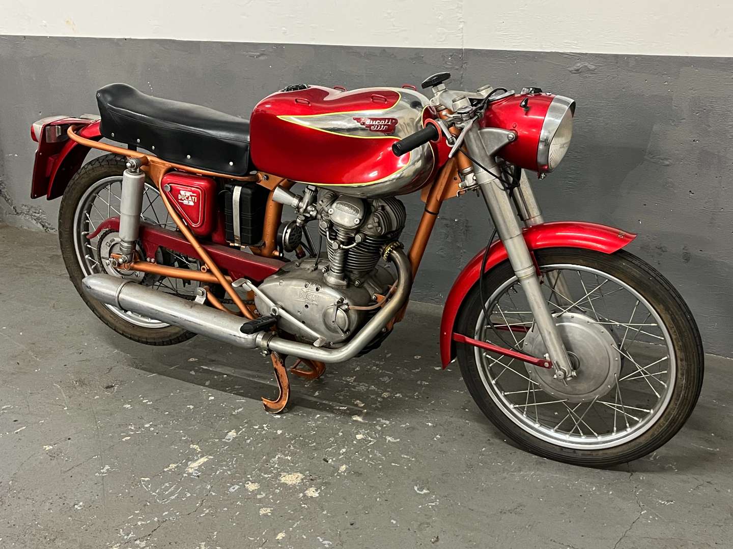 <p>1960 DUCATI ELITE 200CC</p>