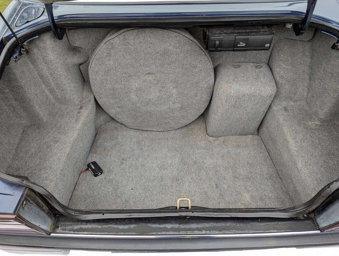 <p>1994 JAGUAR&nbsp;XJ6 GOLD 3.2 AUTO</p>