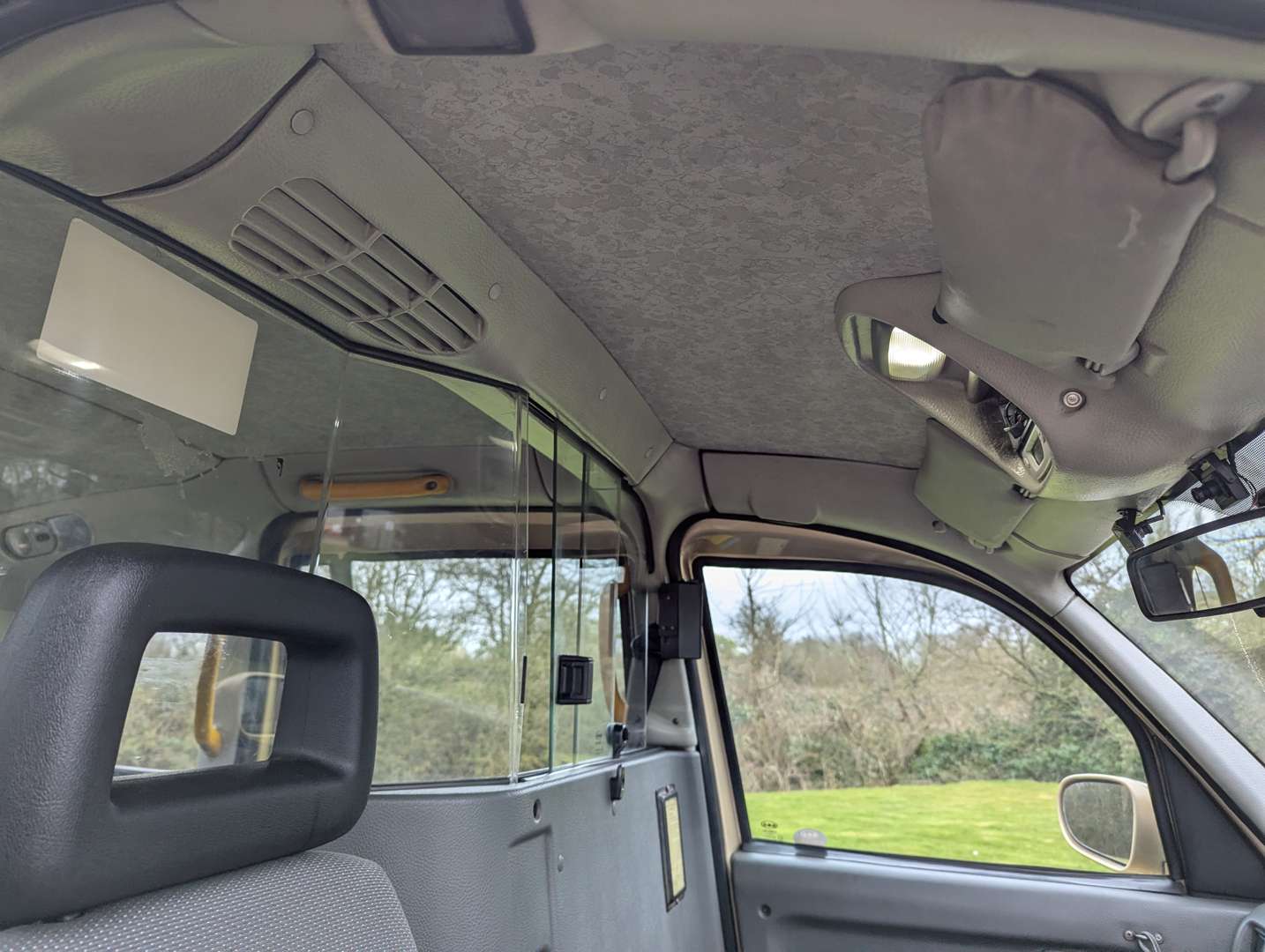 <p>2002 LONDON TAXIS INT TXII SILVER AUTO</p>