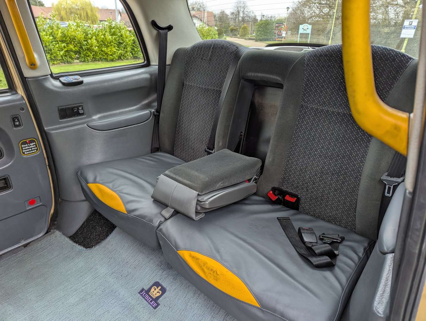 <p>2002 LONDON TAXIS INT TXII SILVER AUTO</p>