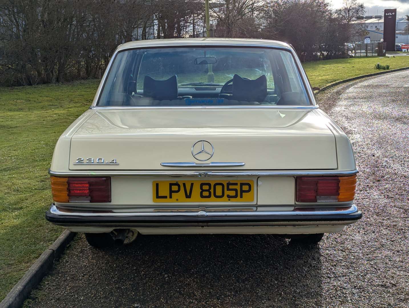<p>1975 MERCEDES W115 230/4 AUTO</p>