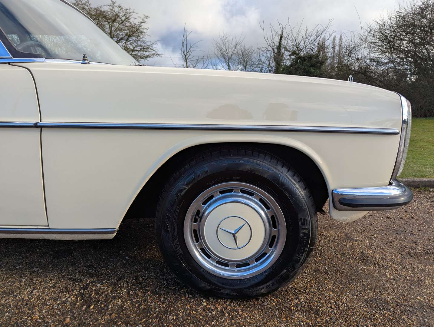 <p>1975 MERCEDES W115 230/4 AUTO</p>