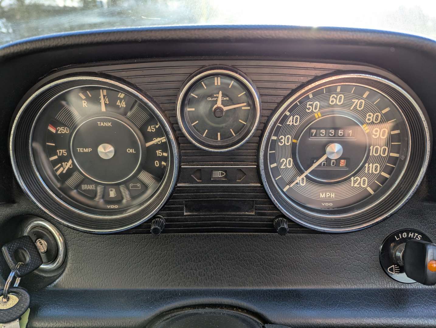 <p>1975 MERCEDES W115 230/4 AUTO</p>