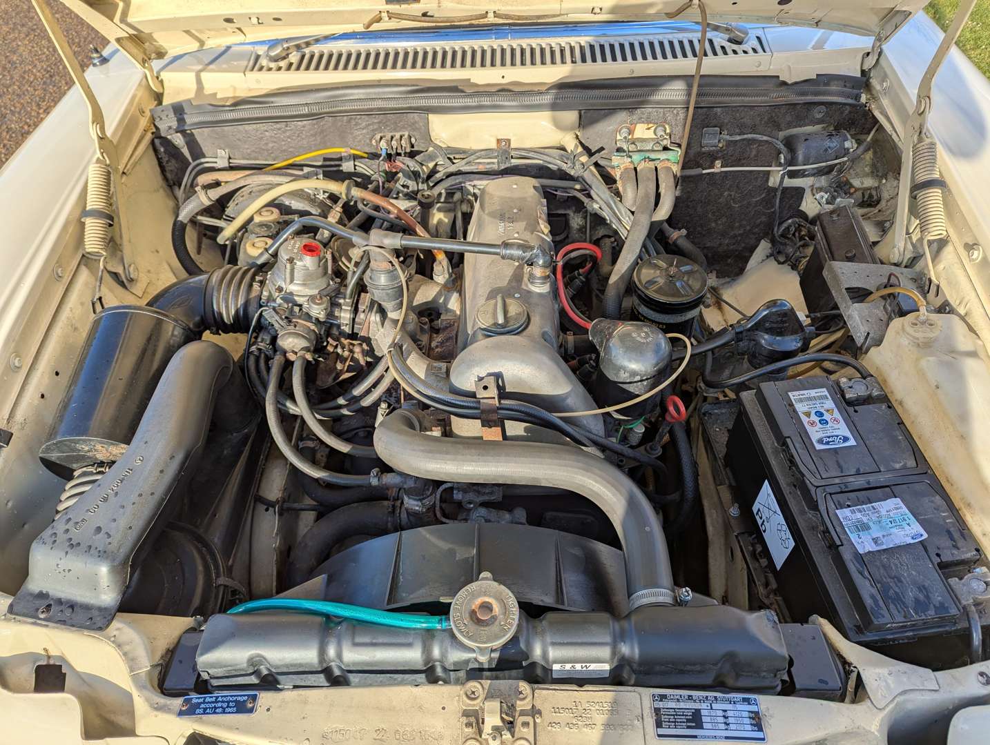 <p>1975 MERCEDES W115 230/4 AUTO</p>