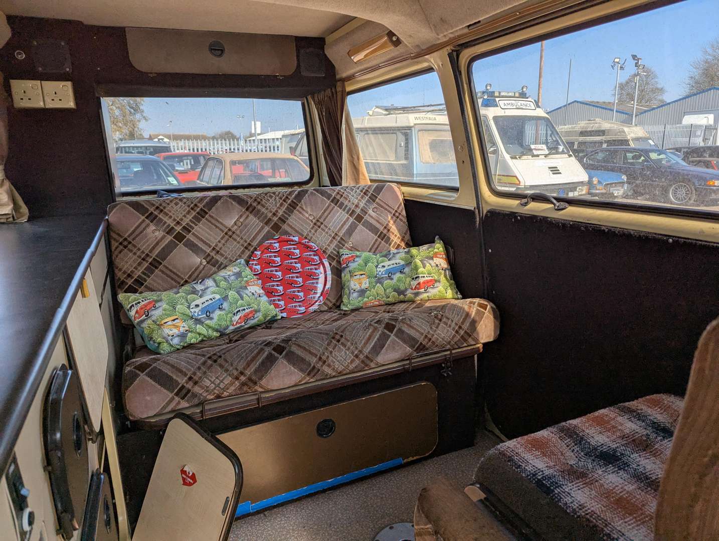 <p>1981 VW T25 CAMPER</p>
