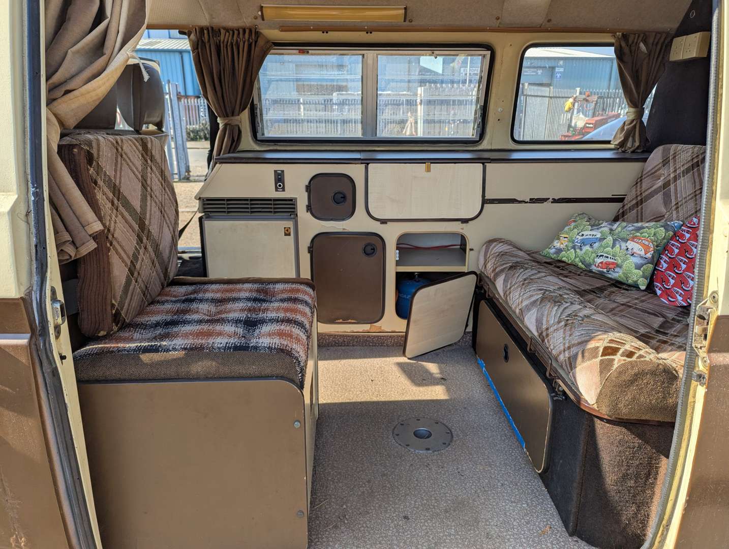 <p>1981 VW T25 CAMPER</p>