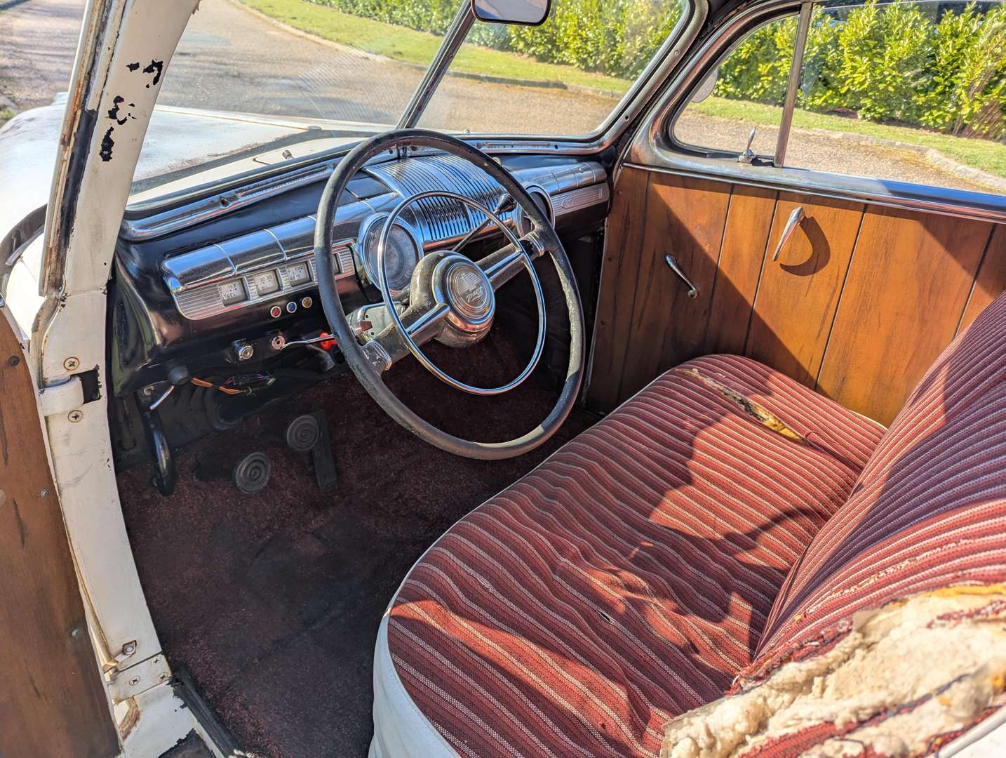 <p>1947 FORD TUDOR LHD</p>