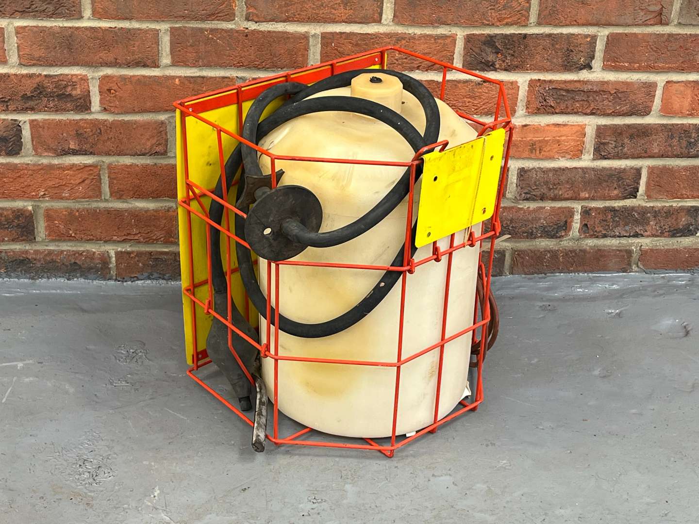 <p>Dagenite Batteries “Topping up Service” Container and Pump</p>