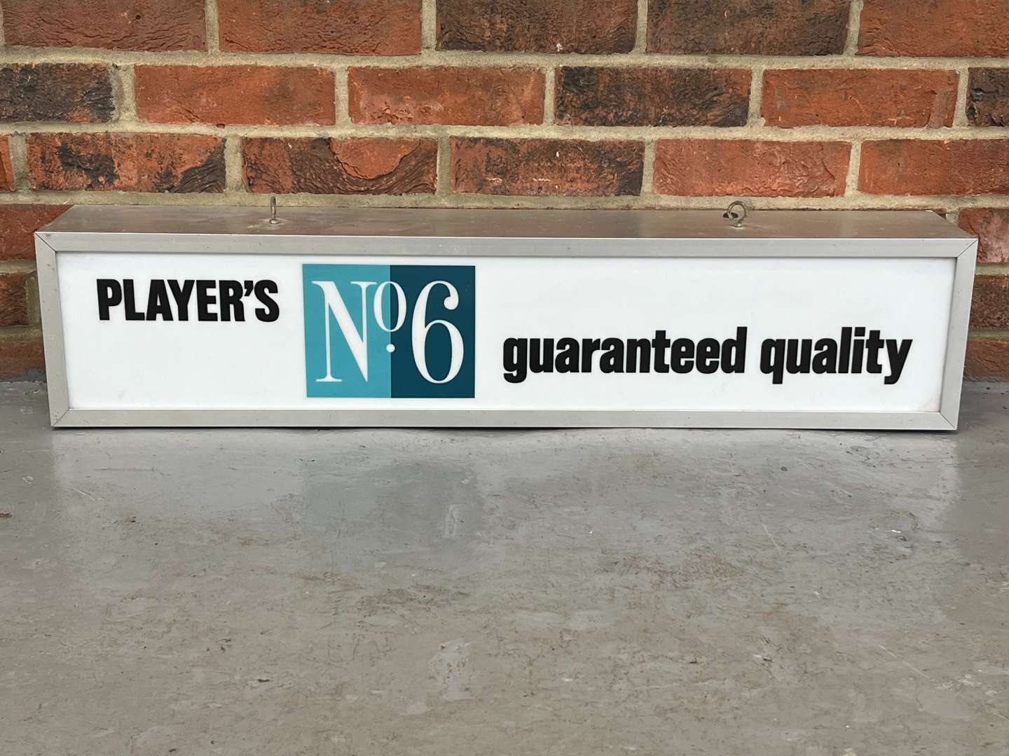 <p>Players No6 Guaranteed Quality Illuminated Sign&nbsp;</p>