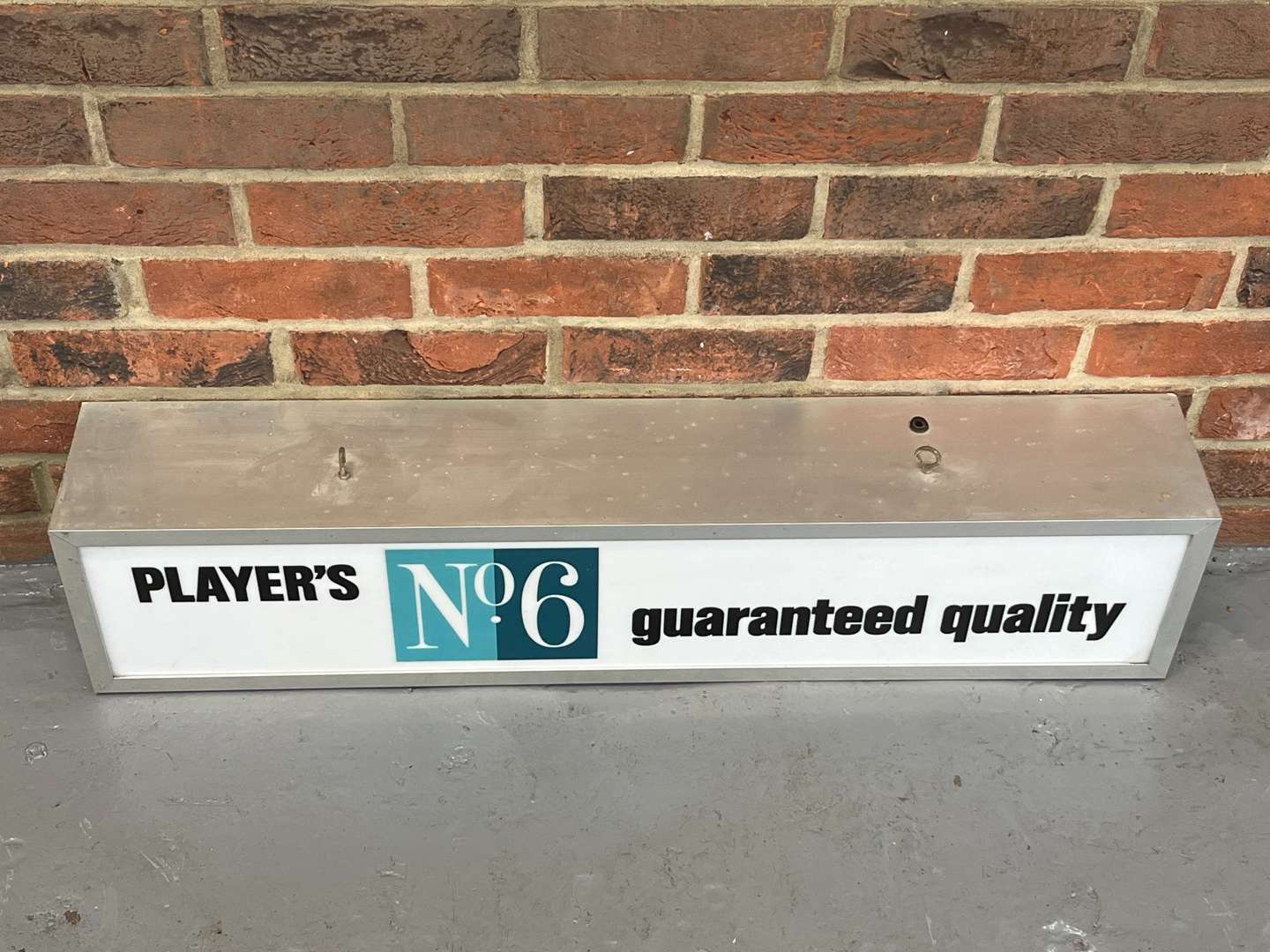 <p>Players No6 Guaranteed Quality Illuminated Sign&nbsp;</p>