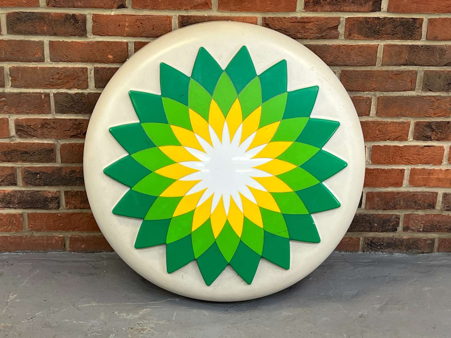 <p>BP Illuminated Emblem Dealership Sign</p>