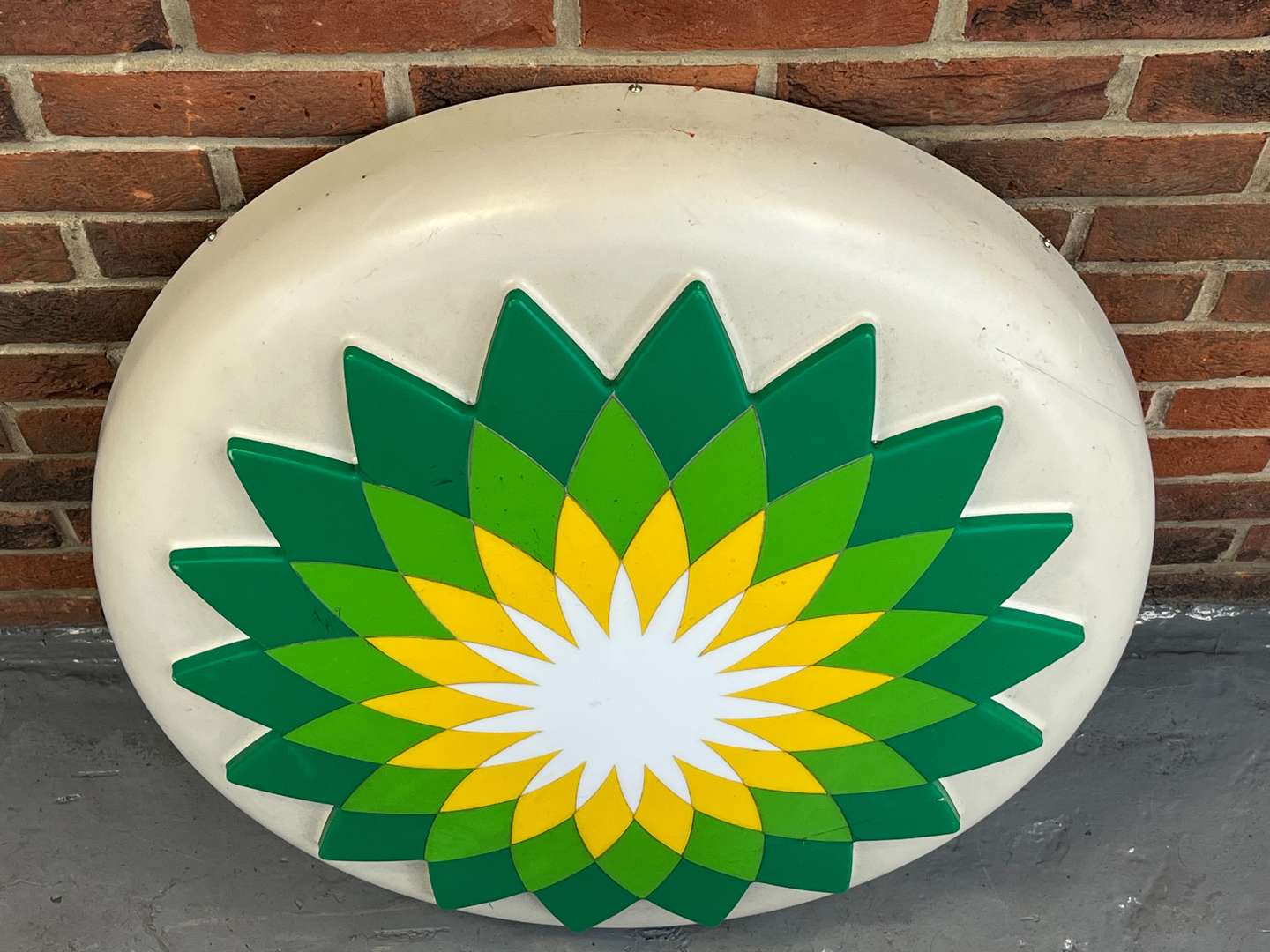 <p>BP Illuminated Emblem Dealership Sign</p>