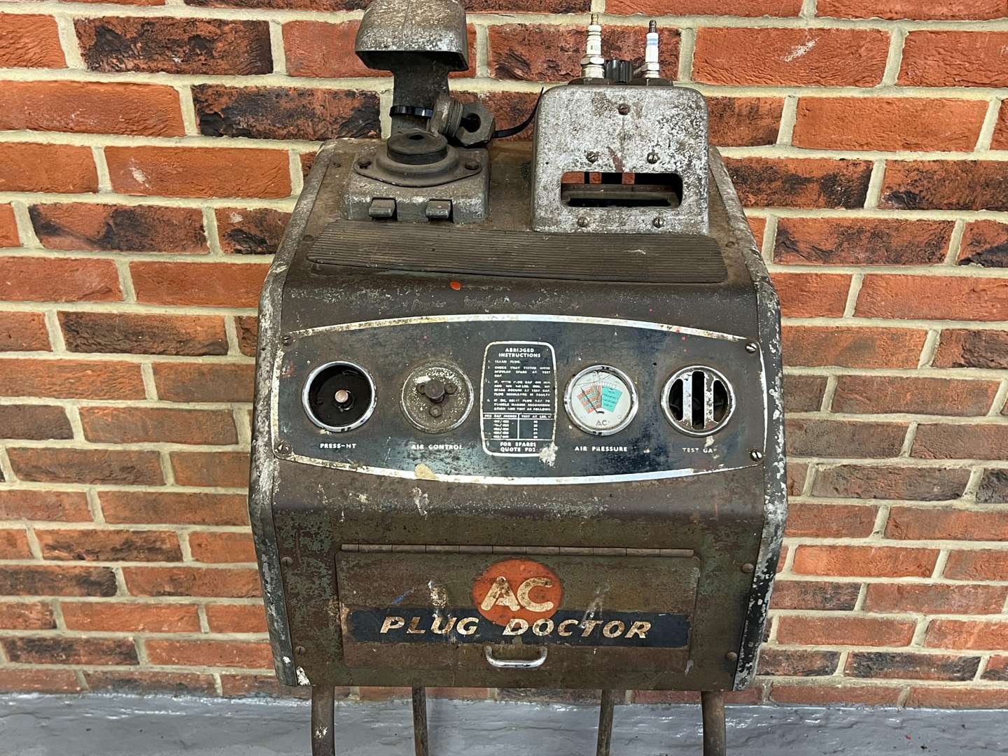 <p>AC Vintage Plug Doctor Machine &nbsp;</p>