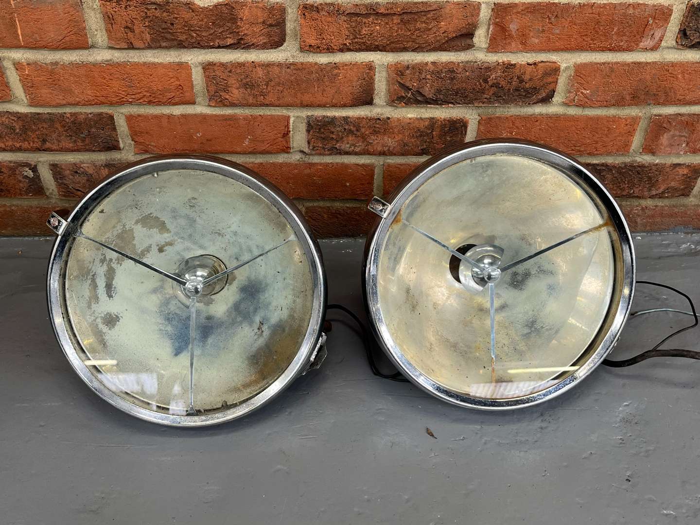 <p>Pair Lucas P100 Headlights&nbsp;</p>