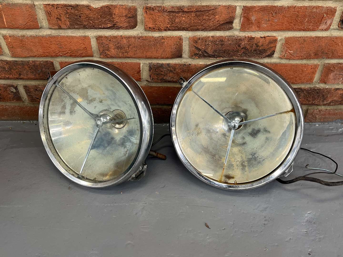 <p>Pair Lucas P100 Headlights&nbsp;</p>