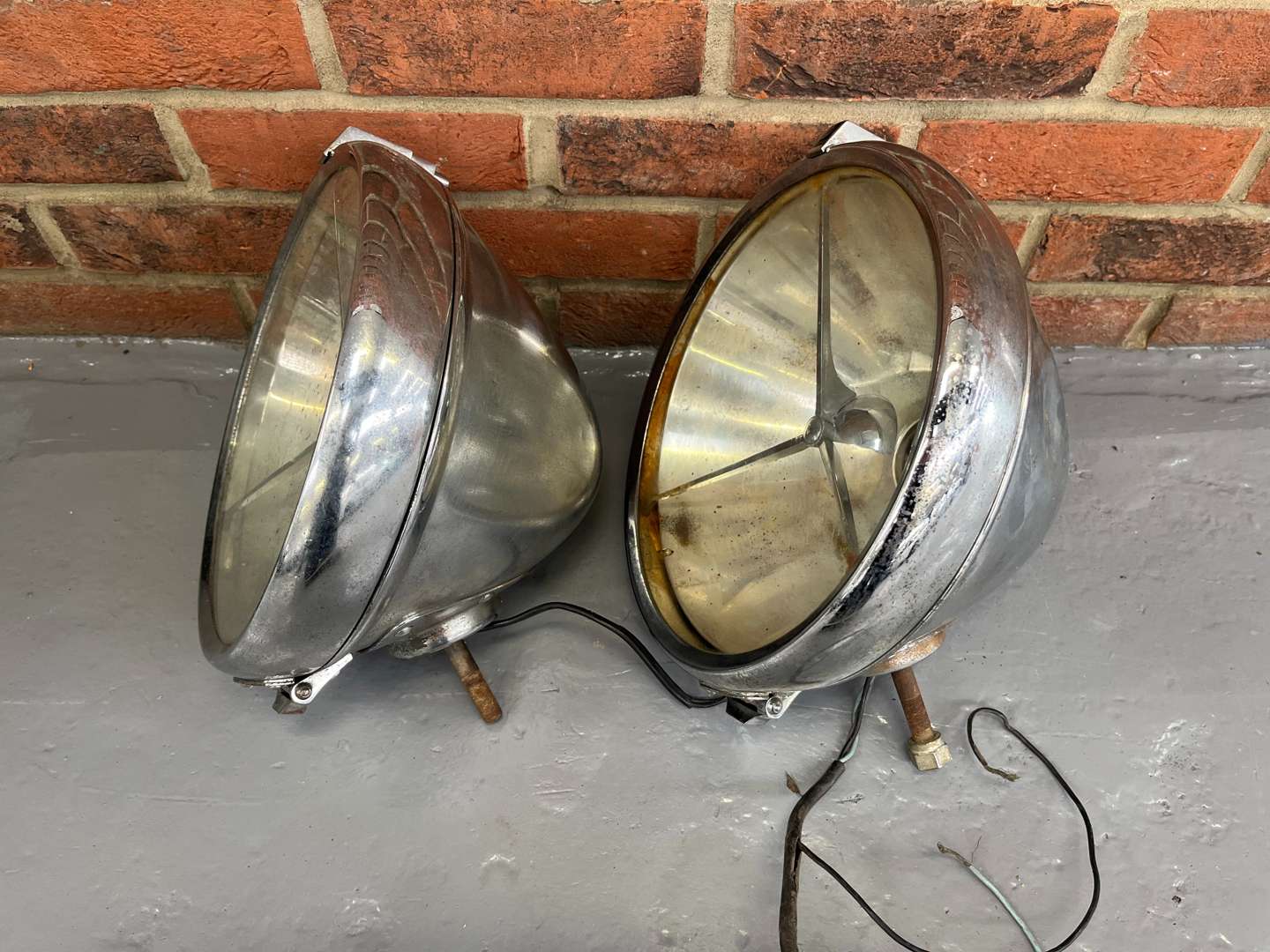 <p>Pair Lucas P100 Headlights&nbsp;</p>