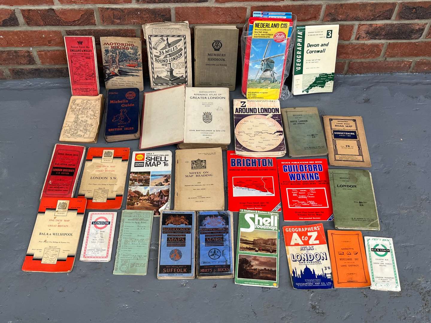 <p>Quantity of Vintage Road Maps</p>