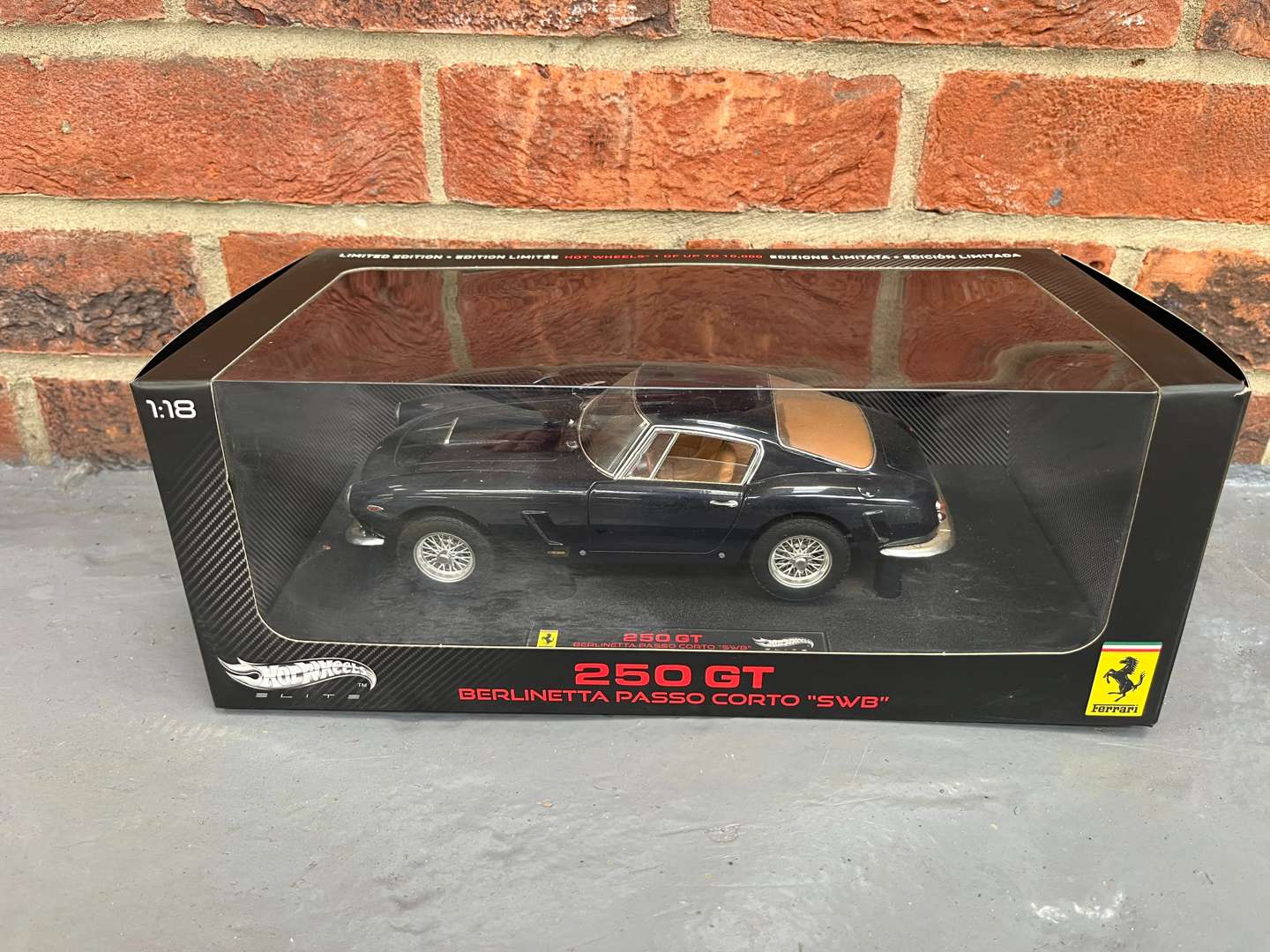 <p>Hotwheels 1:18 Scale Boxed Ferrari 250GT Model Car</p>