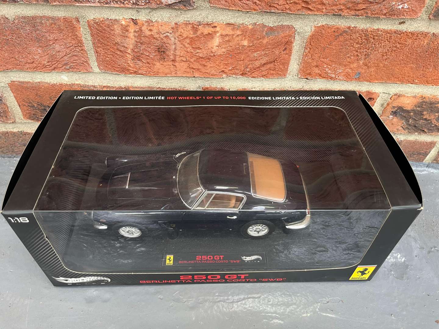 <p>Hotwheels 1:18 Scale Boxed Ferrari 250GT Model Car</p>