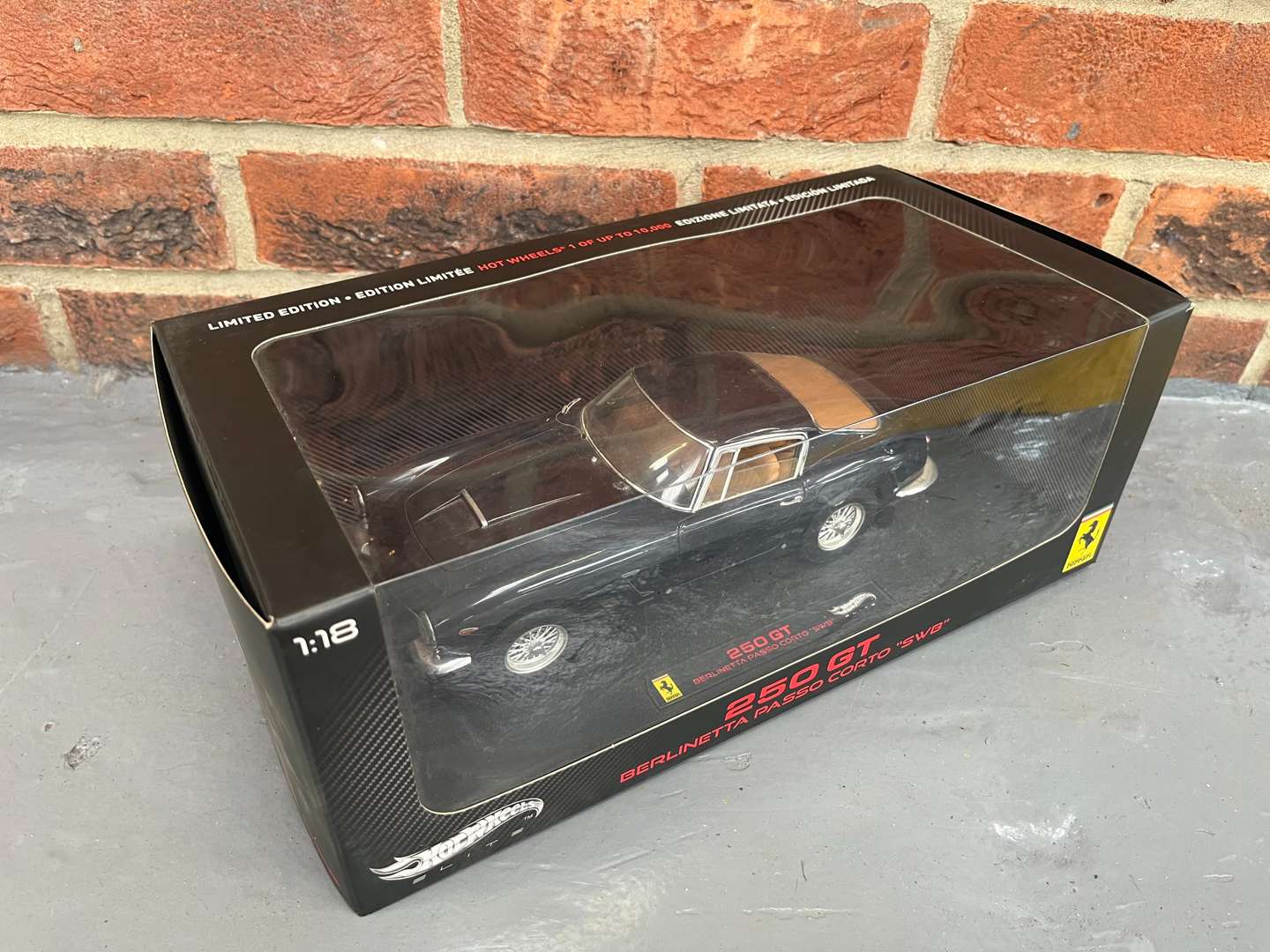 <p>Hotwheels 1:18 Scale Boxed Ferrari 250GT Model Car</p>