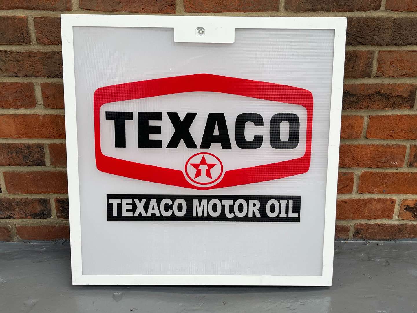 <p>Texaco Motor Oils Modern Light Box</p>