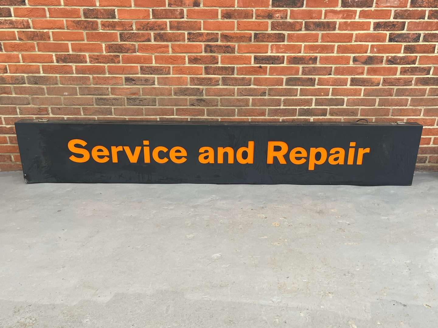 <p>Service and Repair Large Dealership Light Box</p>