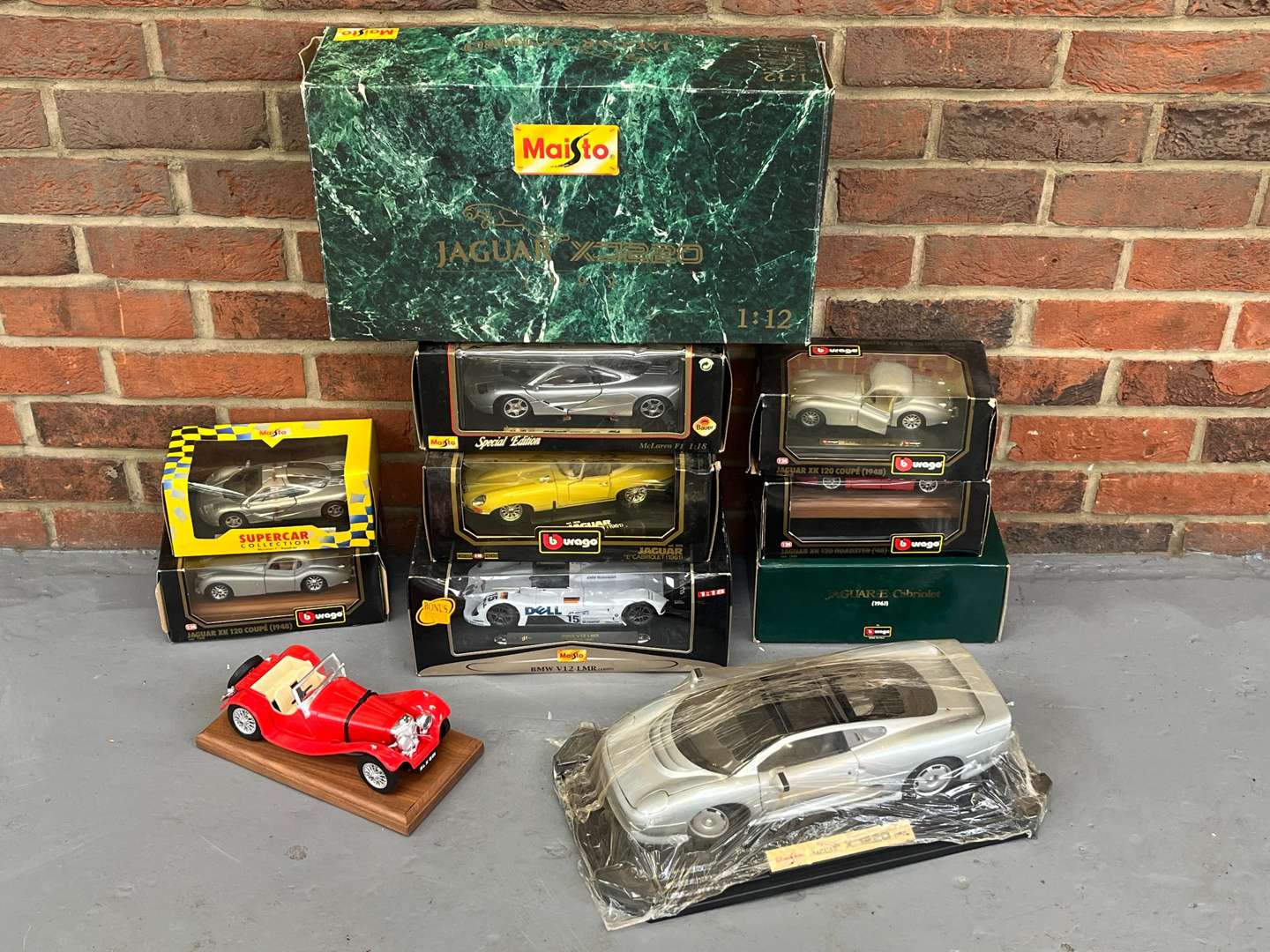 <p>Burago Boxed 1:12 Scale Model Cars</p>