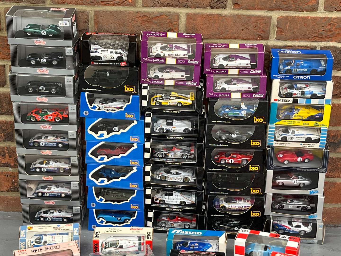 <p>Quantity of Boxed Die Cast Model Cars</p>