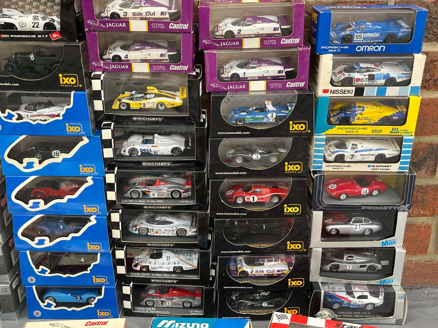 <p>Quantity of Boxed Die Cast Model Cars</p>
