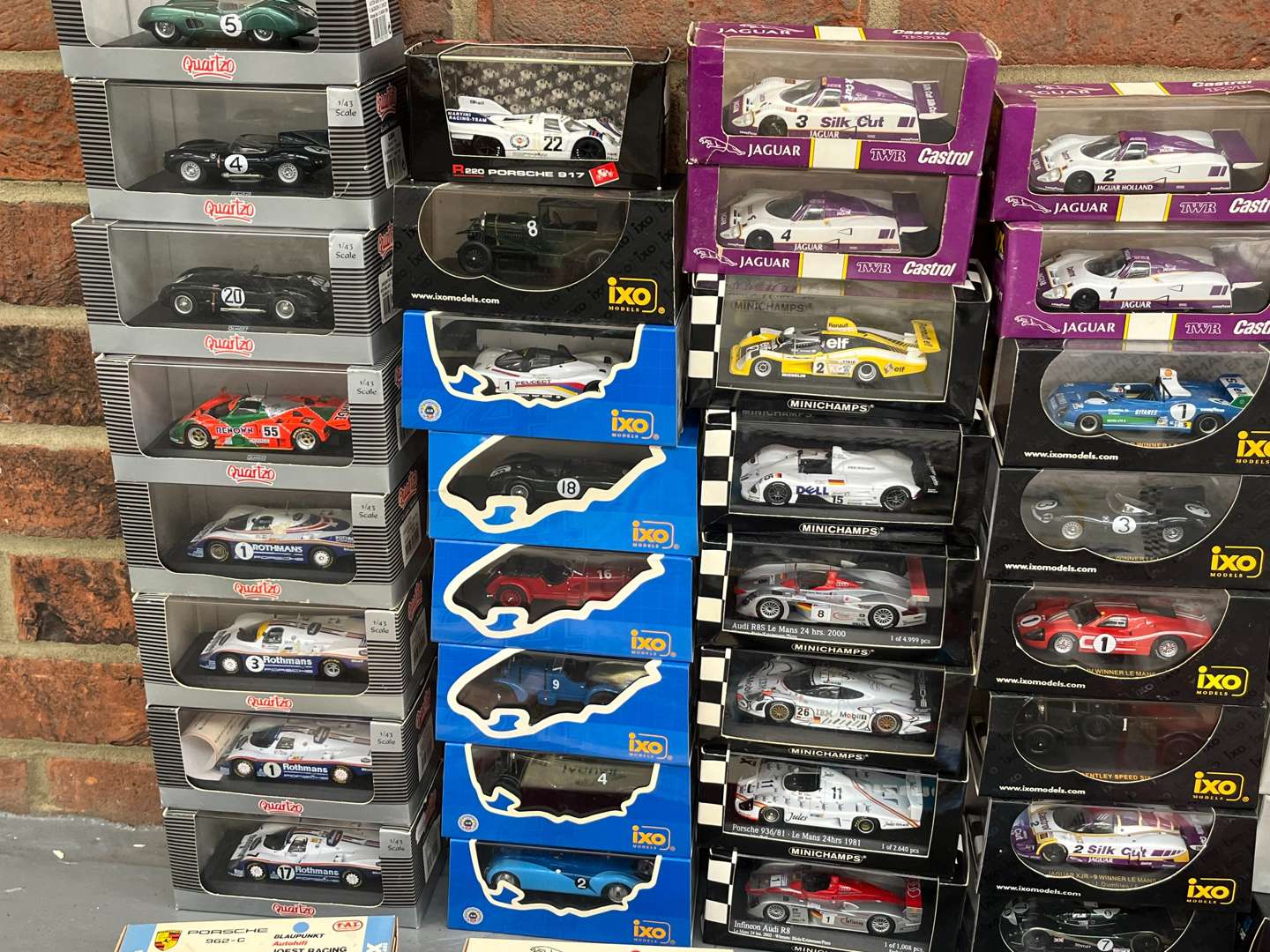 <p>Quantity of Boxed Die Cast Model Cars</p>