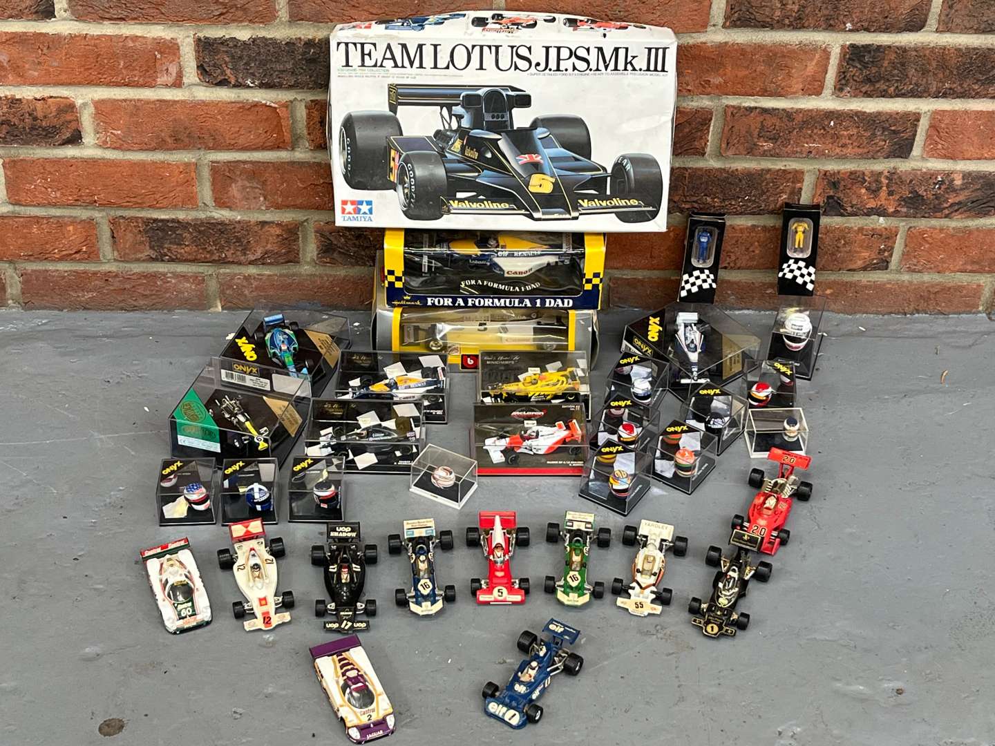 <p>Quantity of Formula 1 Model Cars and Helmets&nbsp;</p>