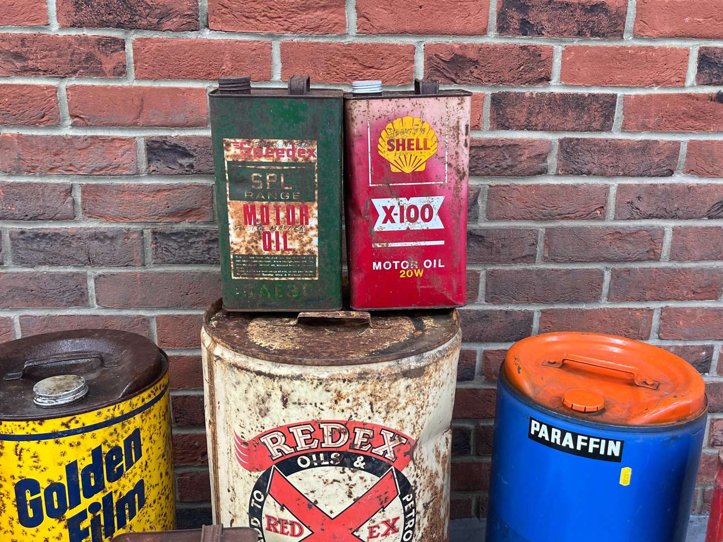 <p>Assorted Vintage Fuel/Oil Cans</p>