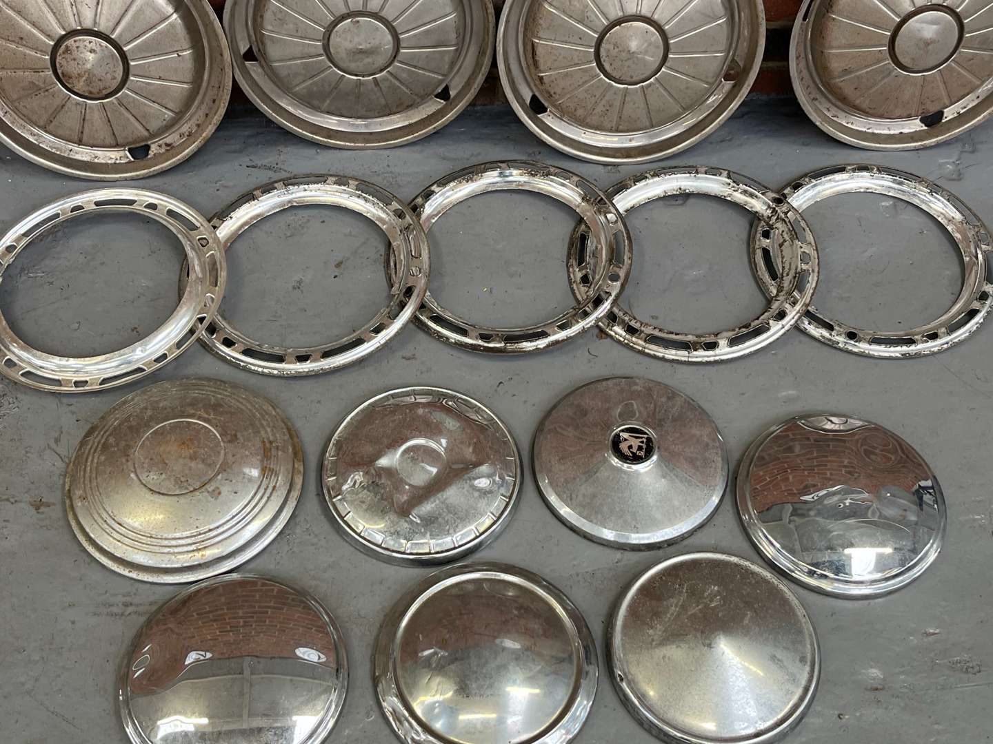 <p>Chrome Classic Car Wheel Trims</p>