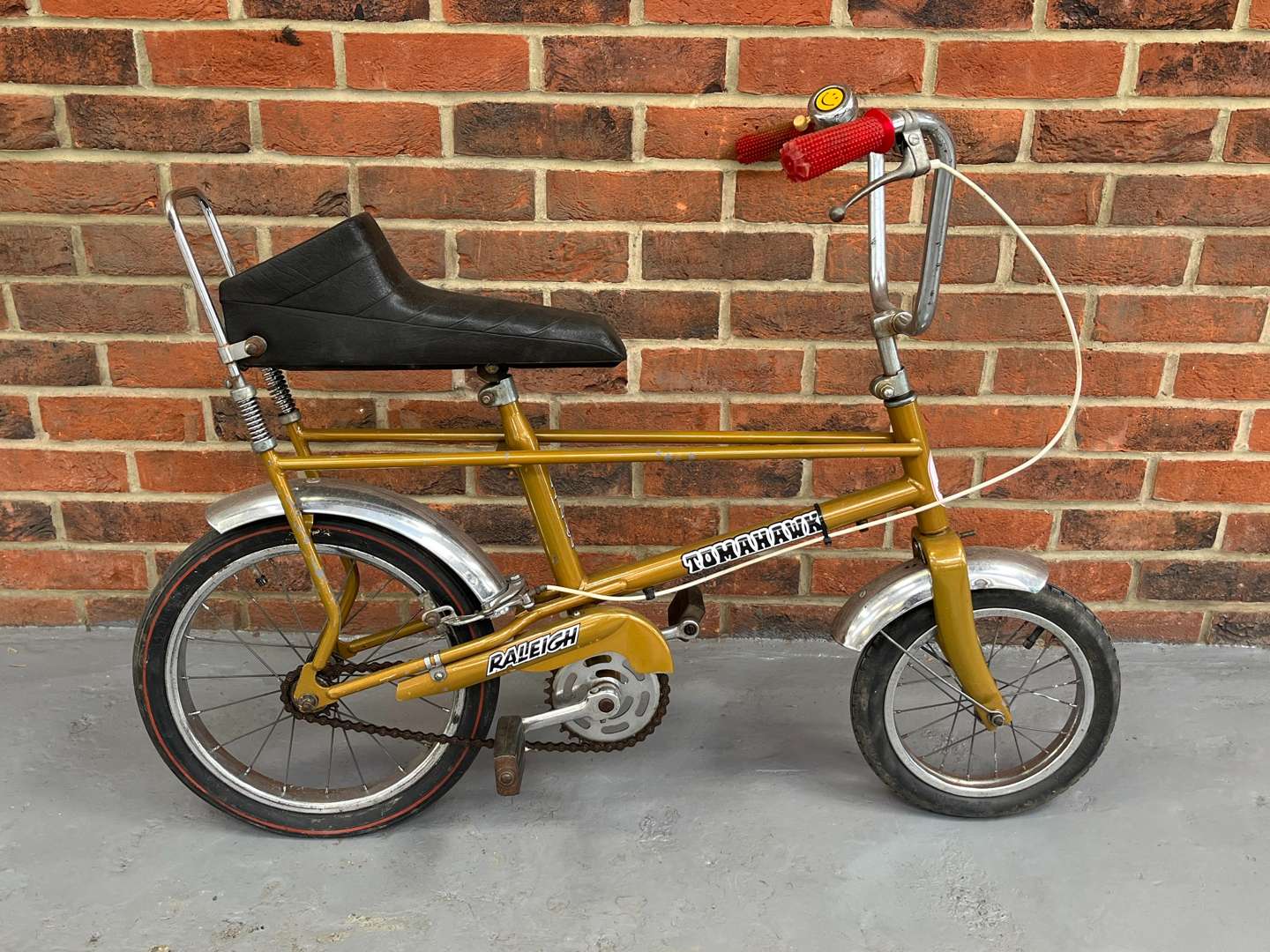 <p>Raleigh Tomahawk Childs Bicycle</p>