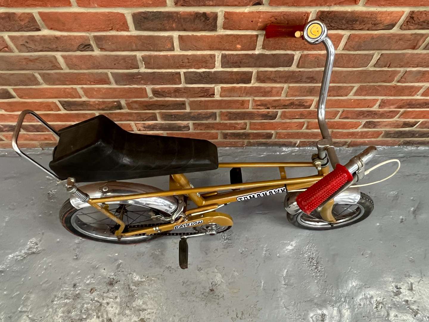 <p>Raleigh Tomahawk Childs Bicycle</p>