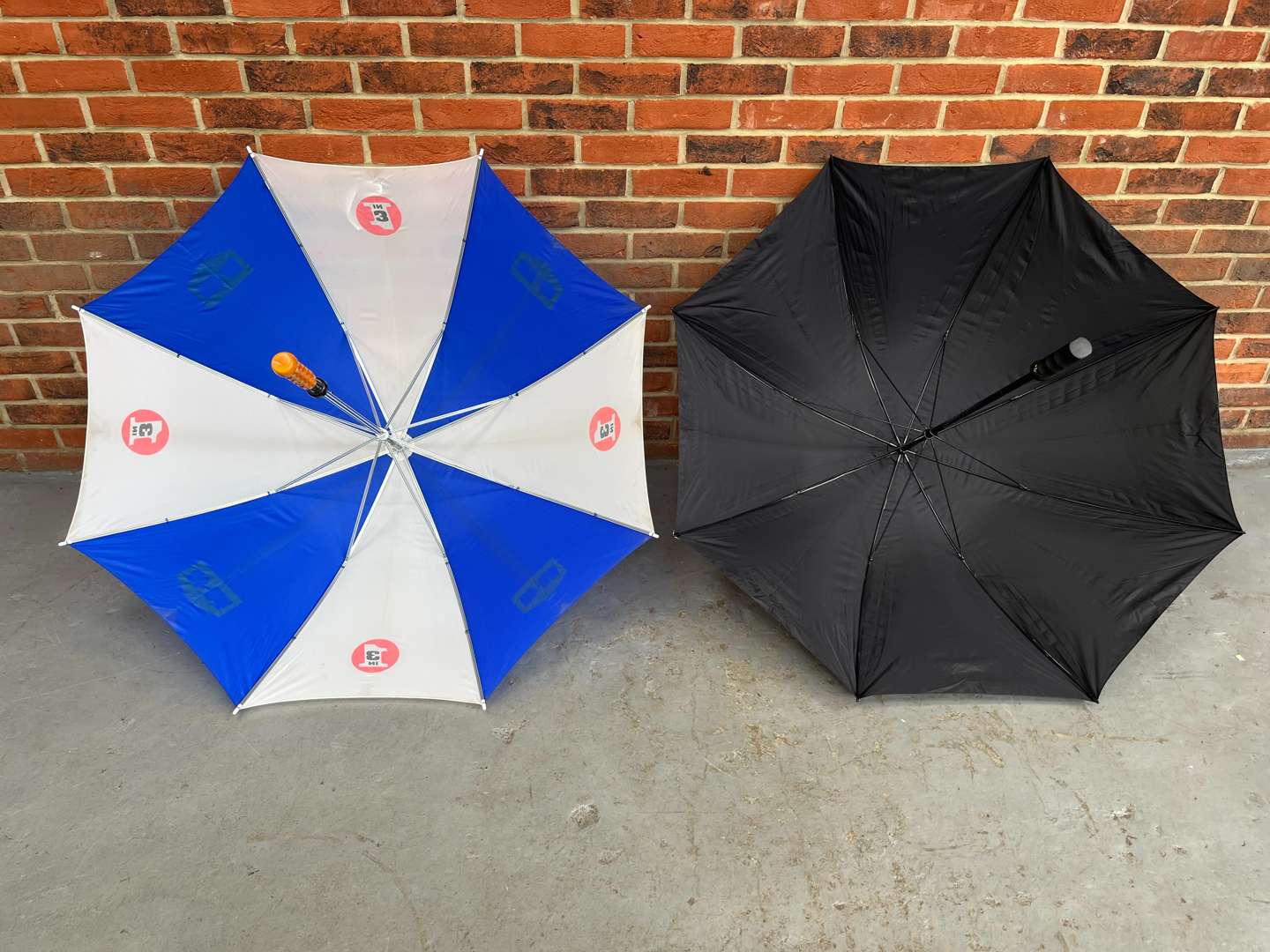 <p>Vredestein Tyres Banner and Two Umbrellas (3)&nbsp;</p>