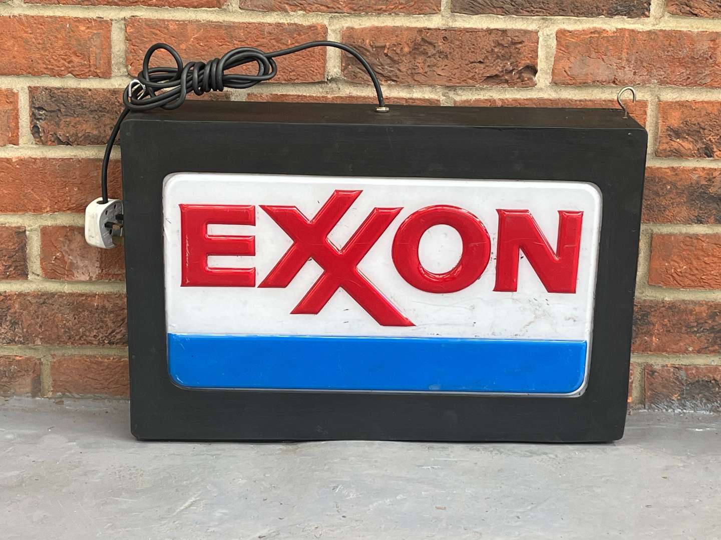 <p>Exxon Illuminated Sign</p>