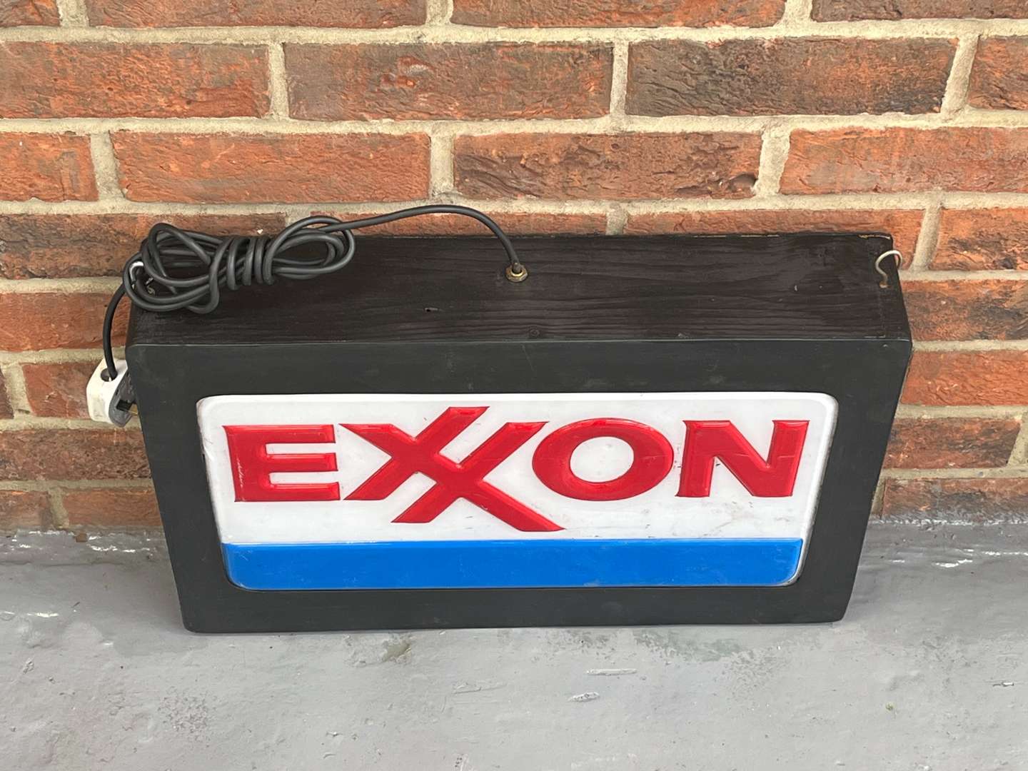 <p>Exxon Illuminated Sign</p>