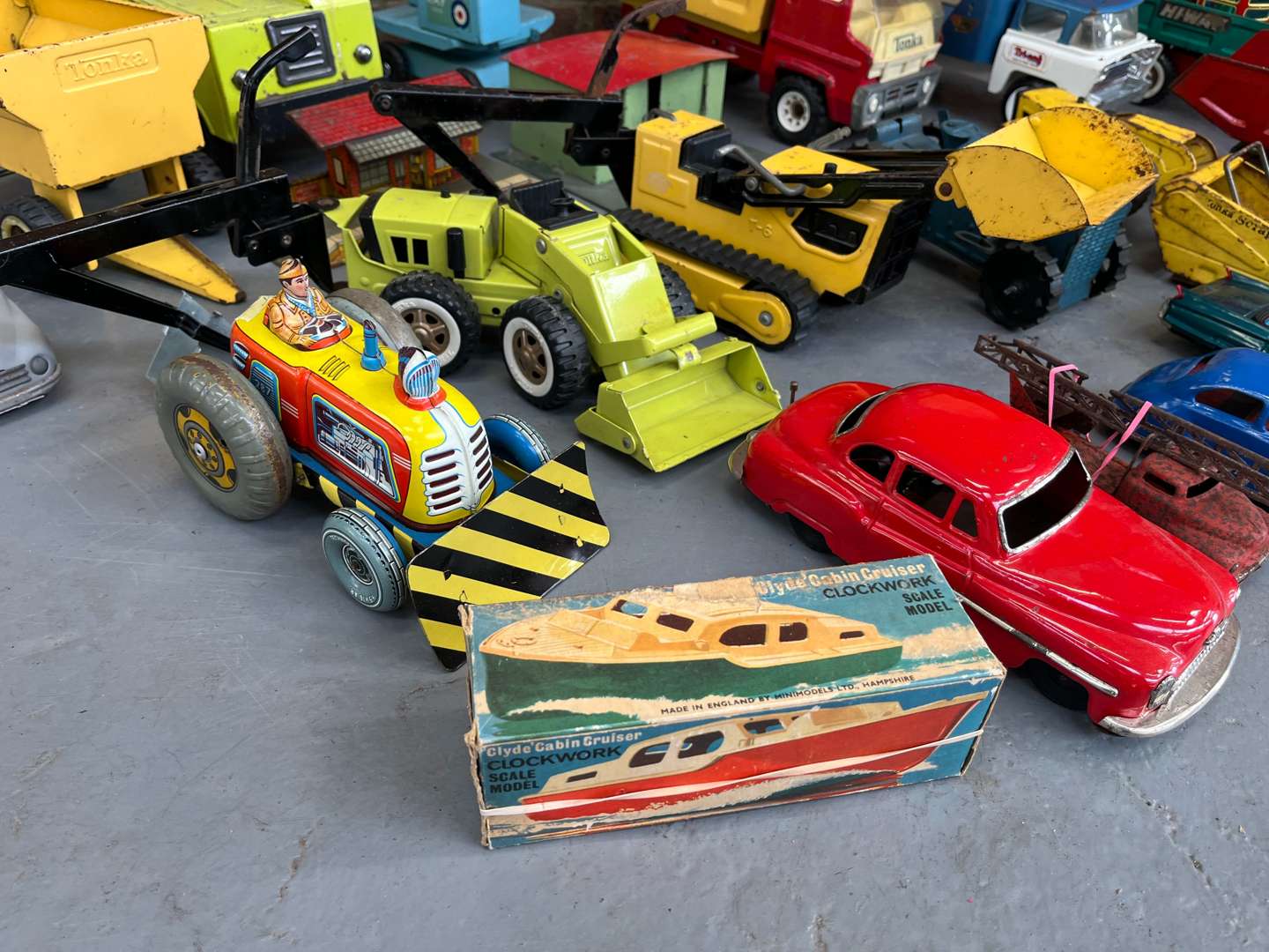 <p>Quantity of Tri-ang and Tonka Tin Plate Toys</p>