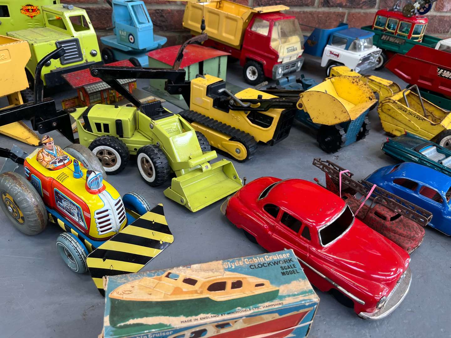 <p>Quantity of Tri-ang and Tonka Tin Plate Toys</p>