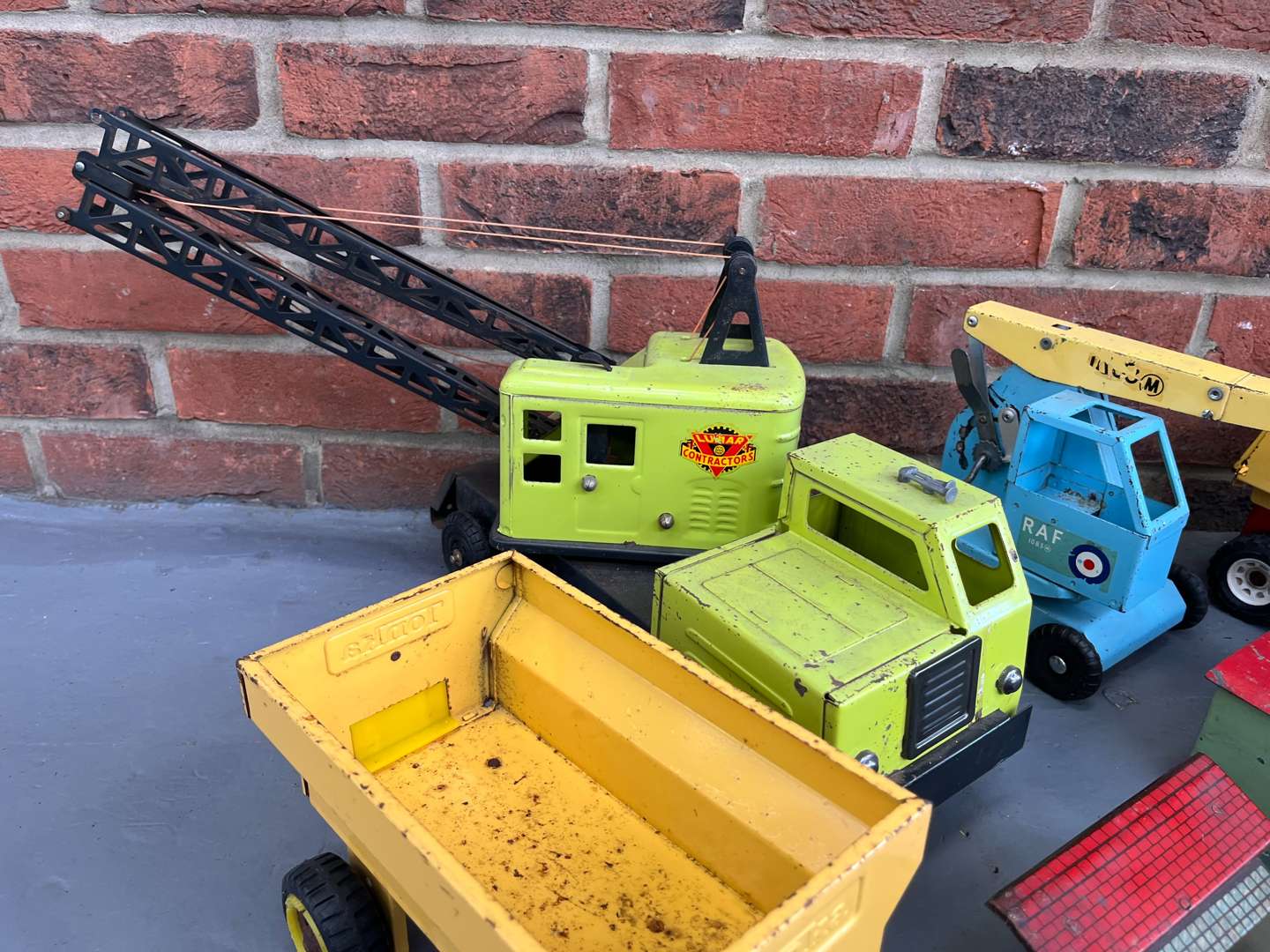 <p>Quantity of Tri-ang and Tonka Tin Plate Toys</p>