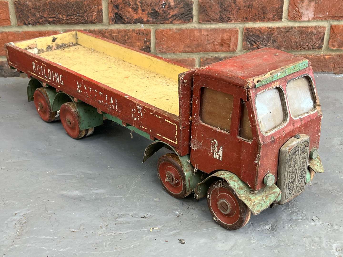 <p>Vintage Wooden Made Lorry</p>