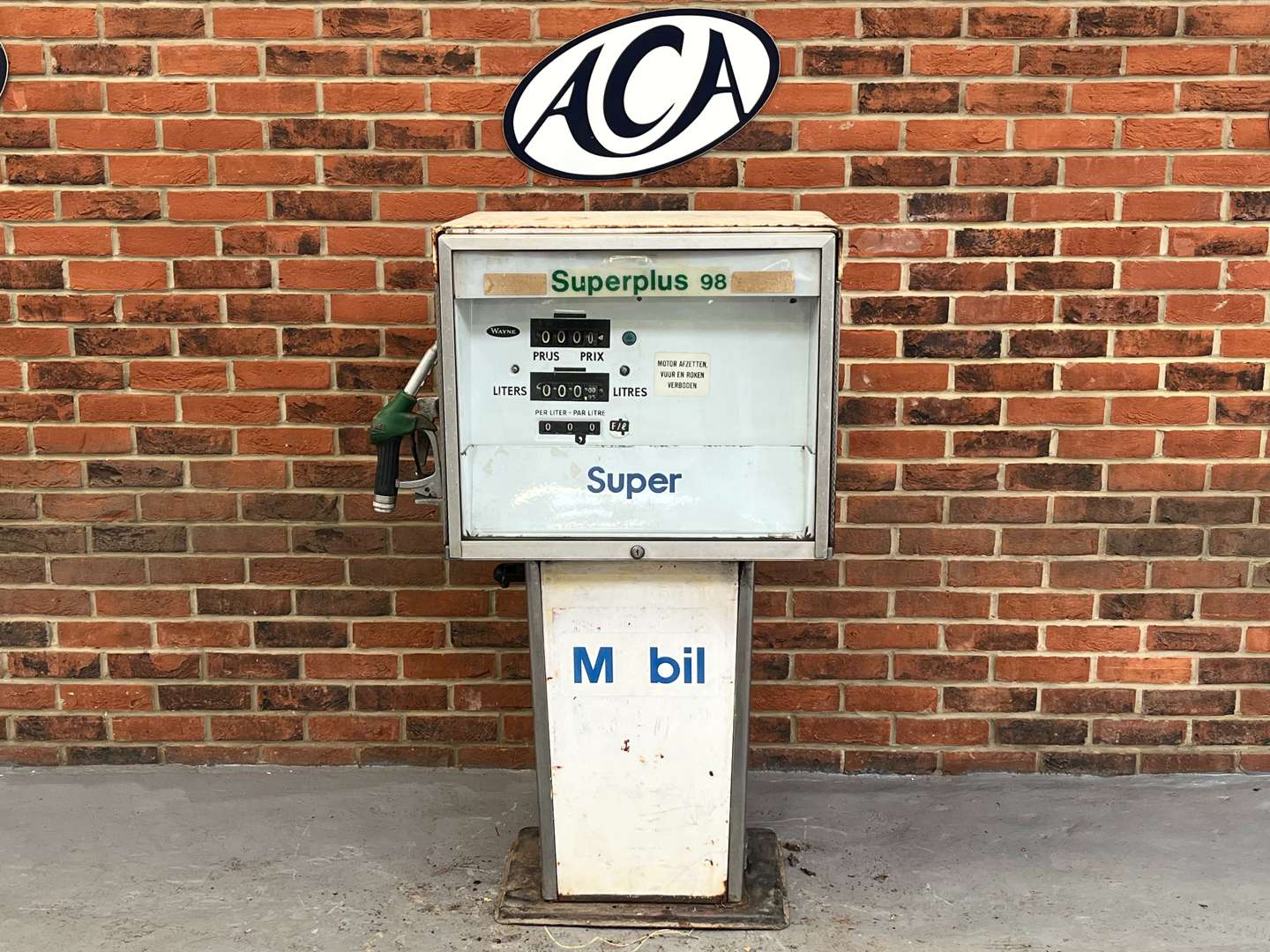 <p>Circa 1970's Wayne Petrol Pump&nbsp;</p>