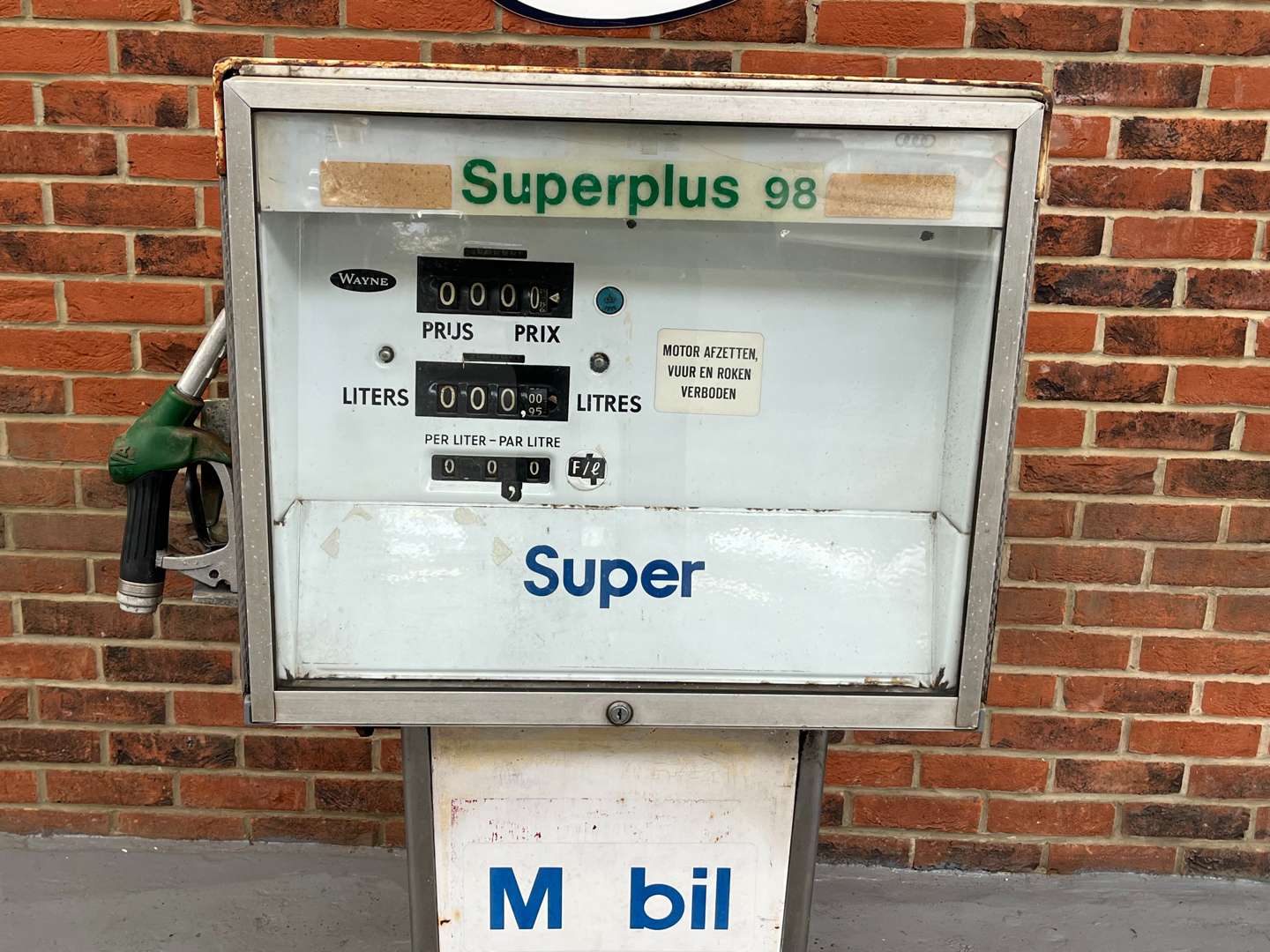 <p>Circa 1970's Wayne Petrol Pump&nbsp;</p>