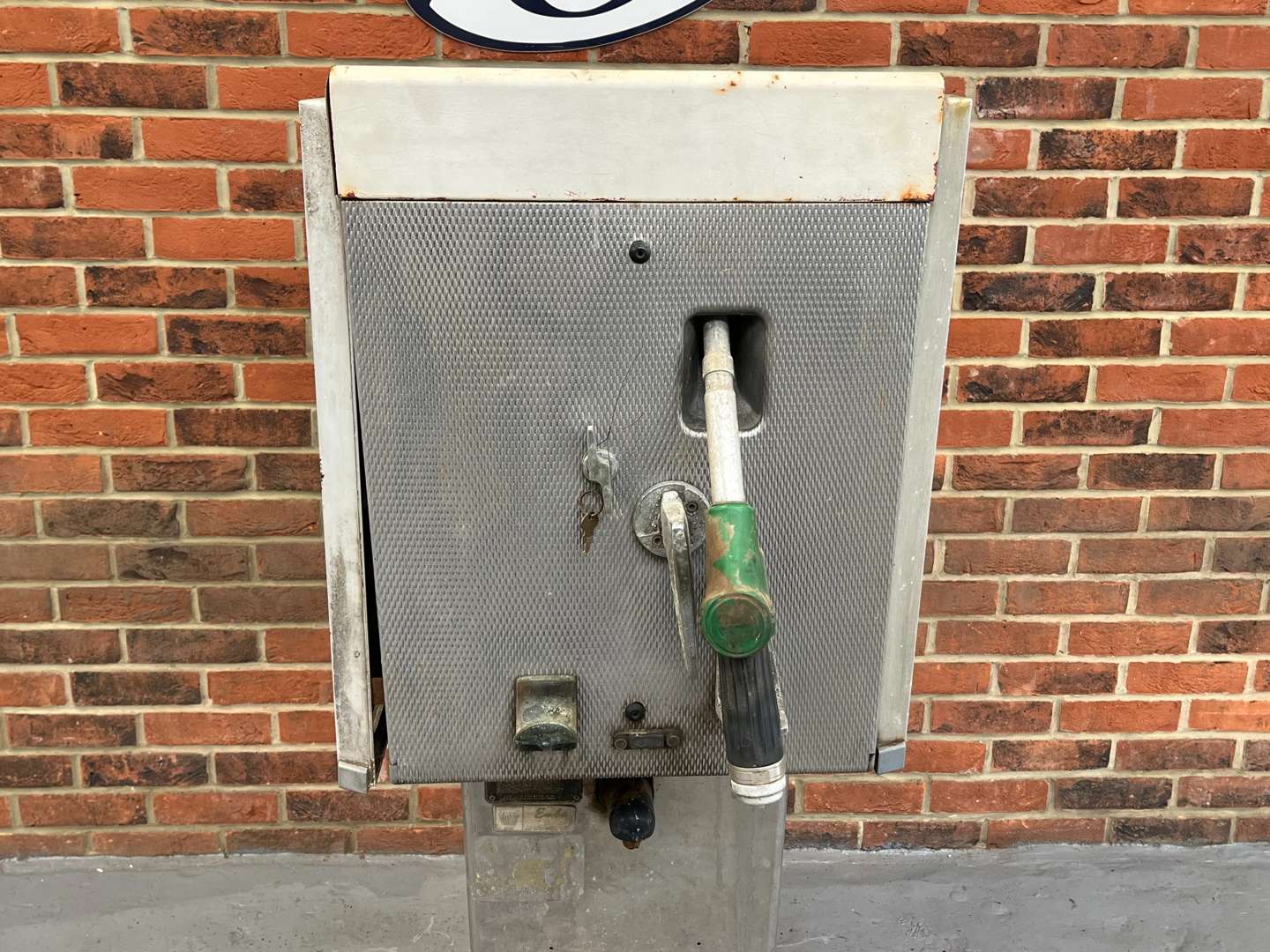 <p>Circa 1970's Wayne Petrol Pump&nbsp;</p>