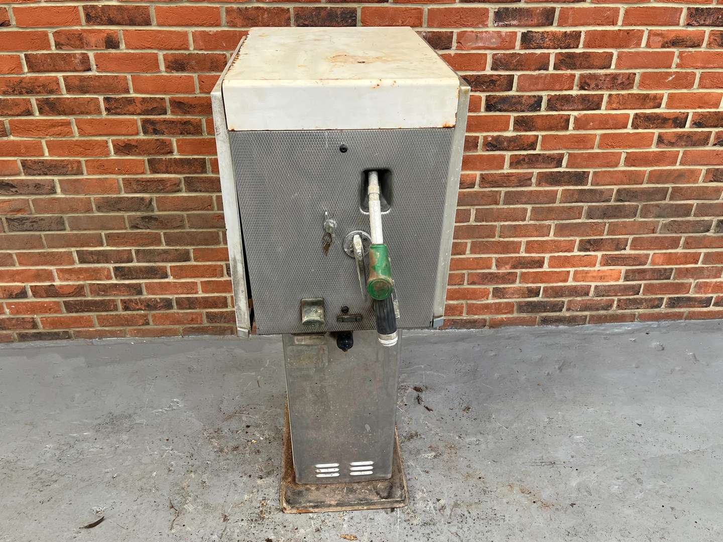 <p>Circa 1970's Wayne Petrol Pump&nbsp;</p>