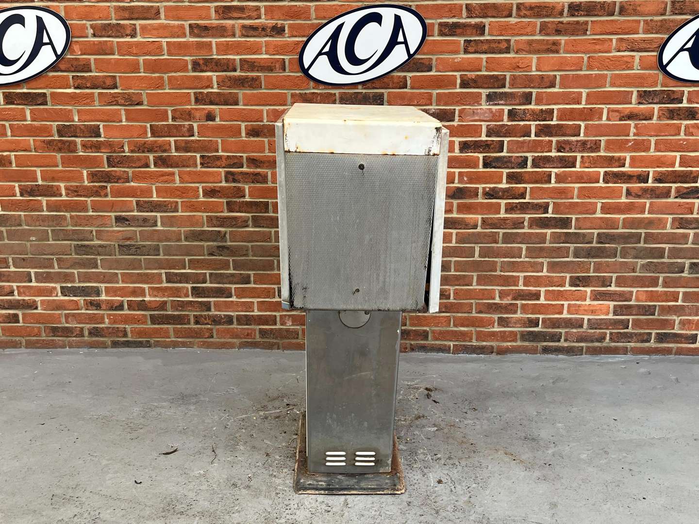<p>Circa 1970's Wayne Petrol Pump&nbsp;</p>