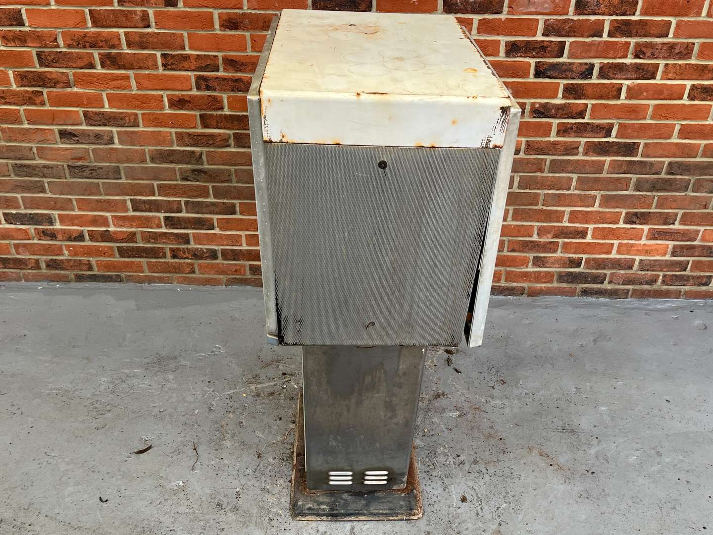 <p>Circa 1970's Wayne Petrol Pump&nbsp;</p>