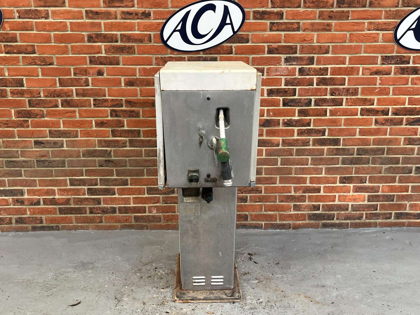 <p>Circa 1970's Wayne Petrol Pump&nbsp;</p>