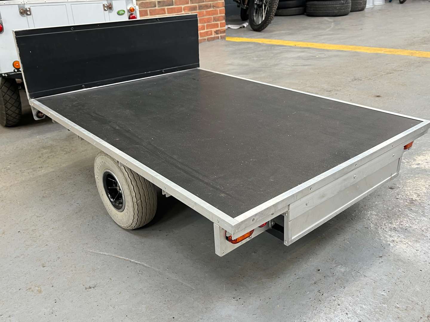 <p>Toylander Childs Battery Operated Land Rover and Trailer</p>